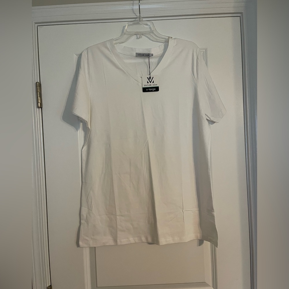 Michelle Mae white v-neck tee XL